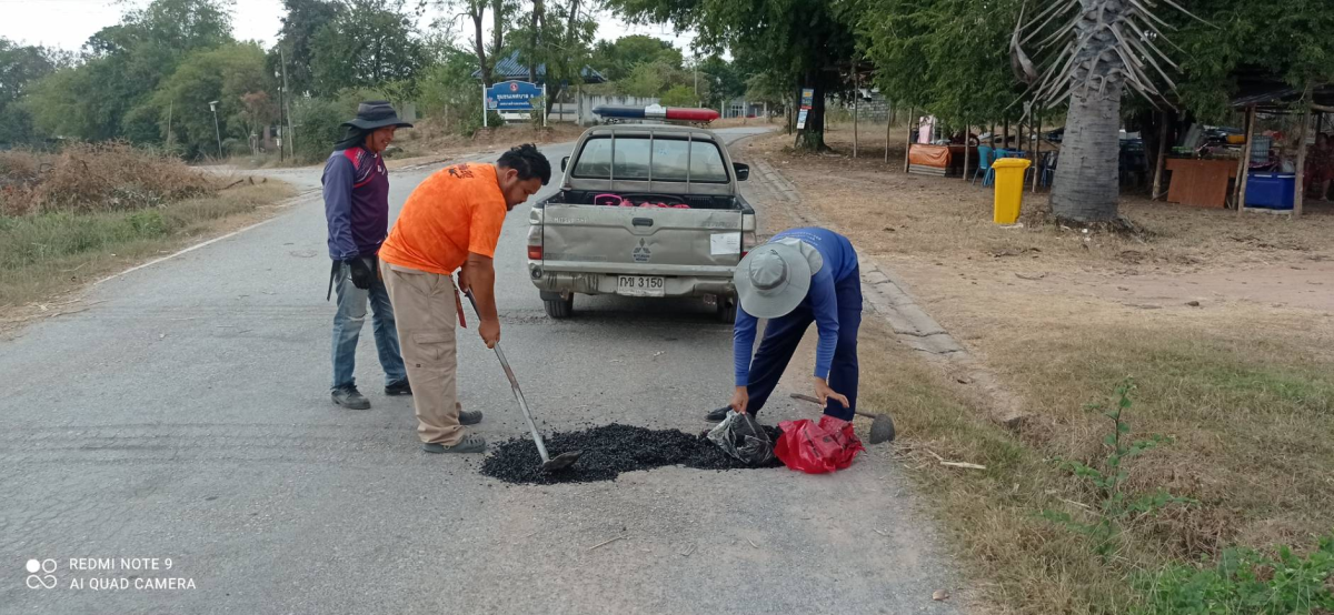 ซ่อมแซมถนนด้วยยางมะตอย ณ ชุมชนเทศบาล 6